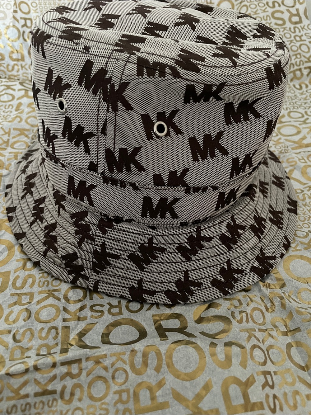 Michael Kors White Bucket Hat with Brown MK Logo Print - Picture 4 of 4